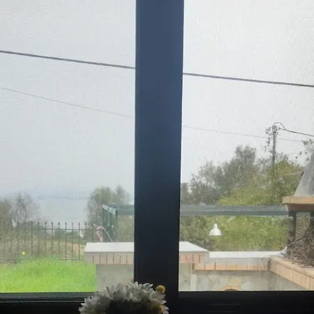 παραθαλάσσιο εξοχικό με δύο ξεχωριστούς ορόφους *