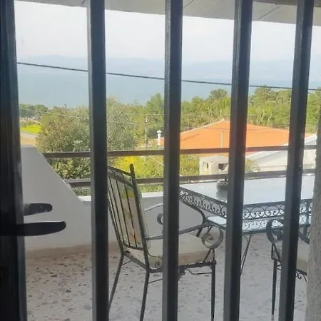 παραθαλάσσιο εξοχικό με δύο ξεχωριστούς ορόφους Holiday home Dhilesi